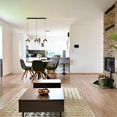 Pool & Relax Mukarov Holiday home *