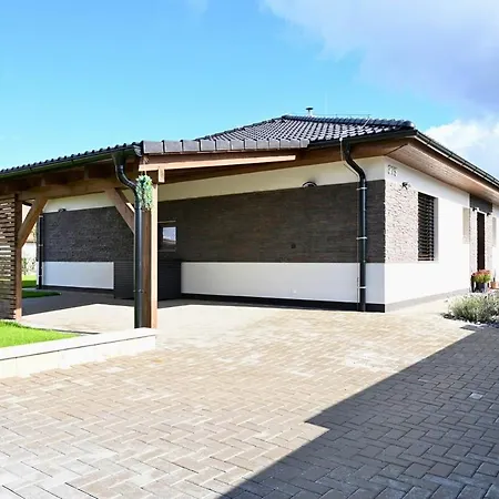Pool & Relax Mukarov 度假居 *