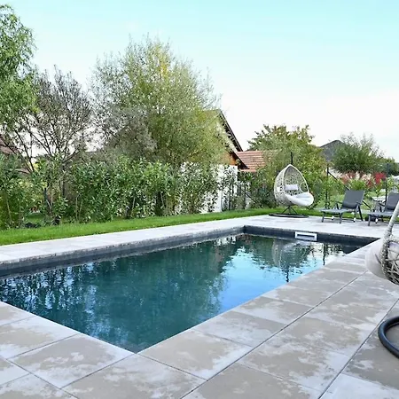 Feriehus Pool & Relax Mukarov