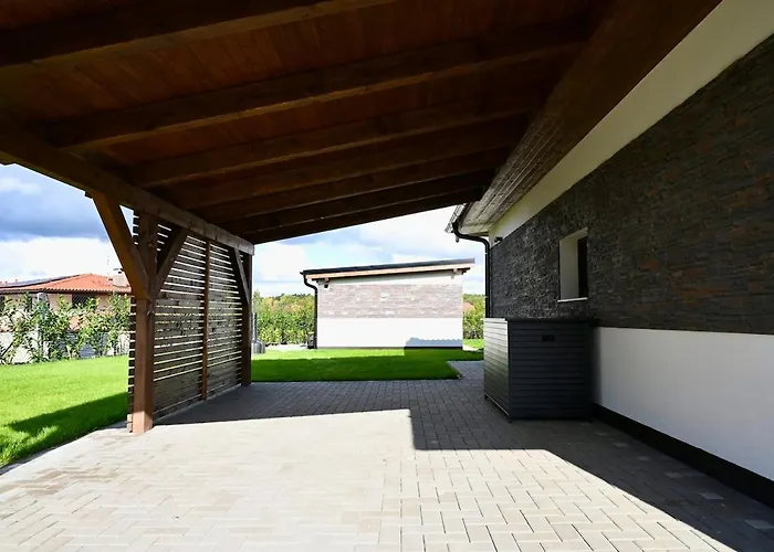 Pool & Relax Mukarov Holiday home *